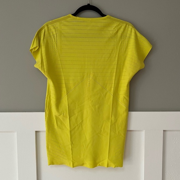 Lululemon Time Warp Short Sleeve II in Split Pea - Picture 5 of 9